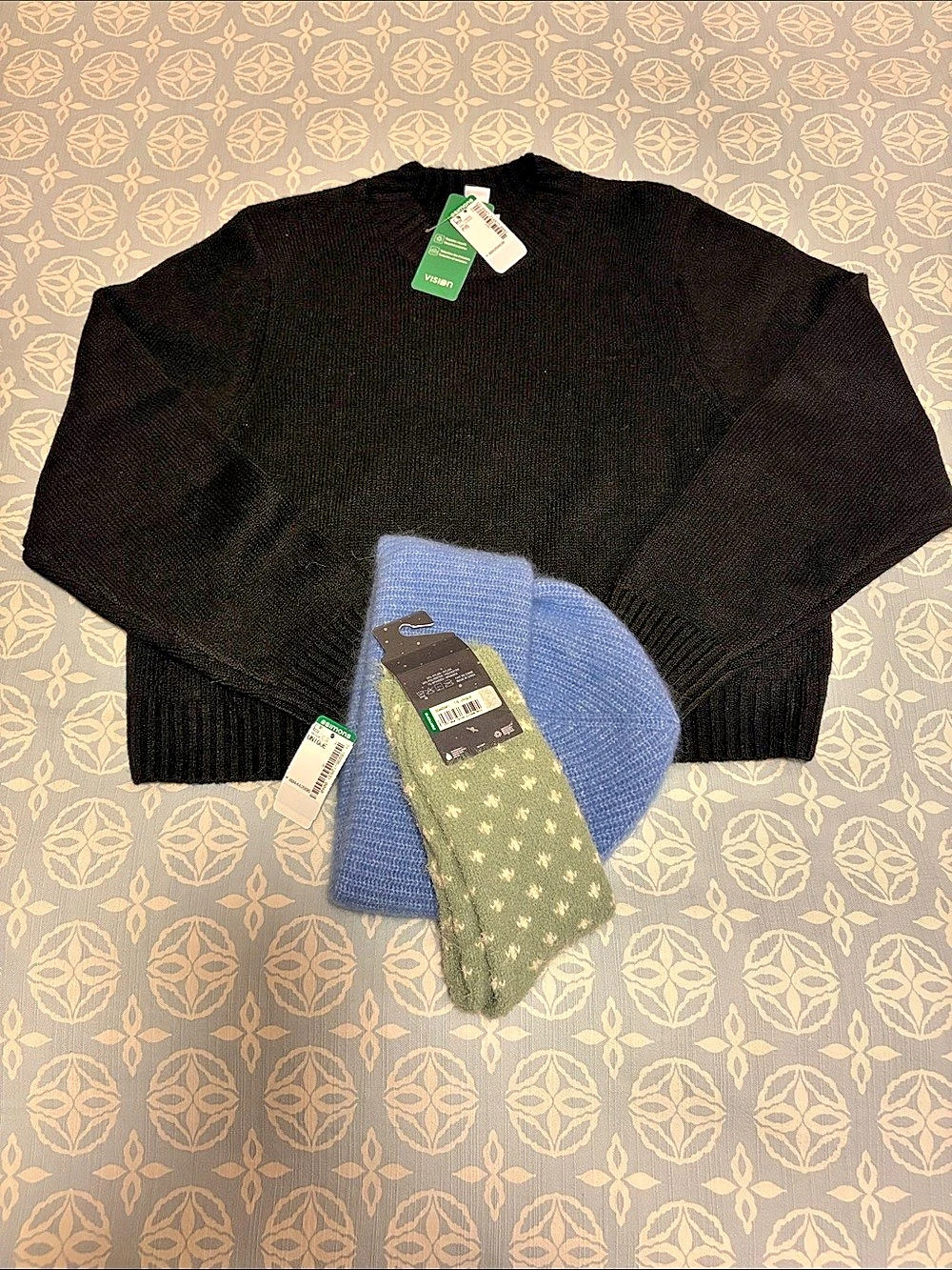 Simons Black Crew Neck Sweater, blue hat and socks gift set